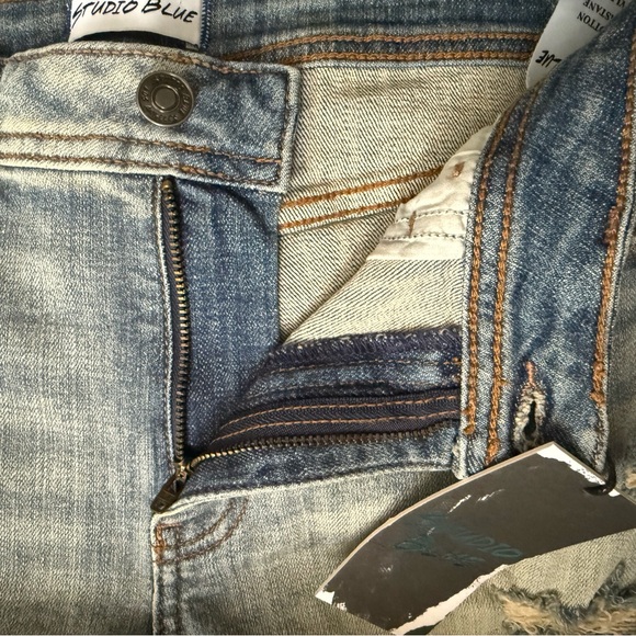 Studio Blue Distressed Faded Denim Shorts Size 29 Raw Hem - Picture 10 of 13